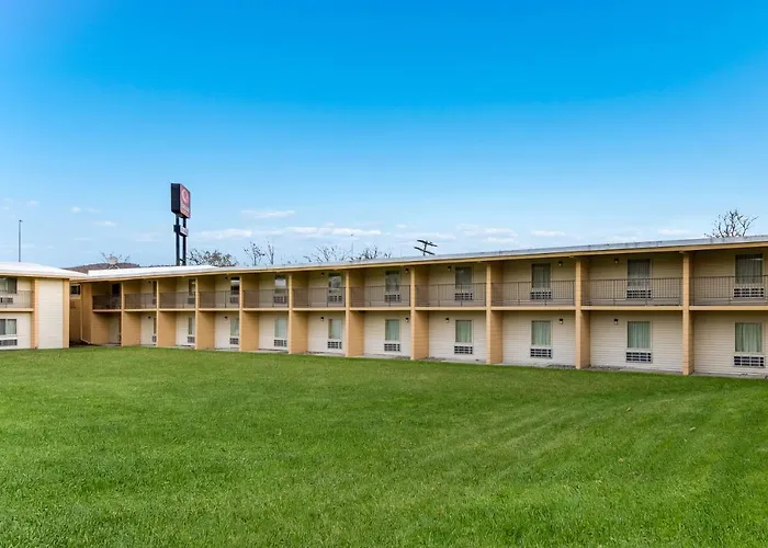 Econo Lodge Inn & Suites