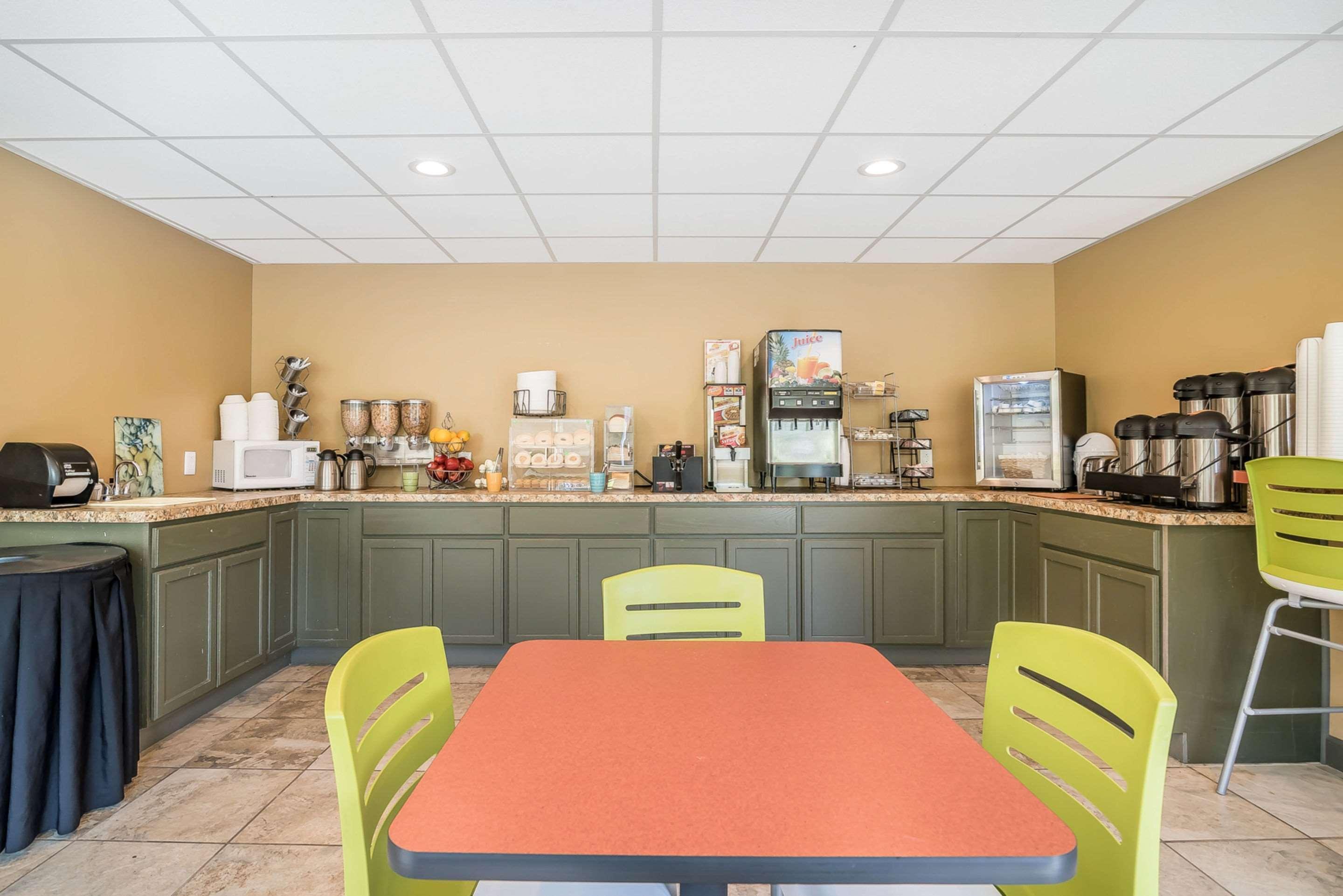 Hotel Econo &