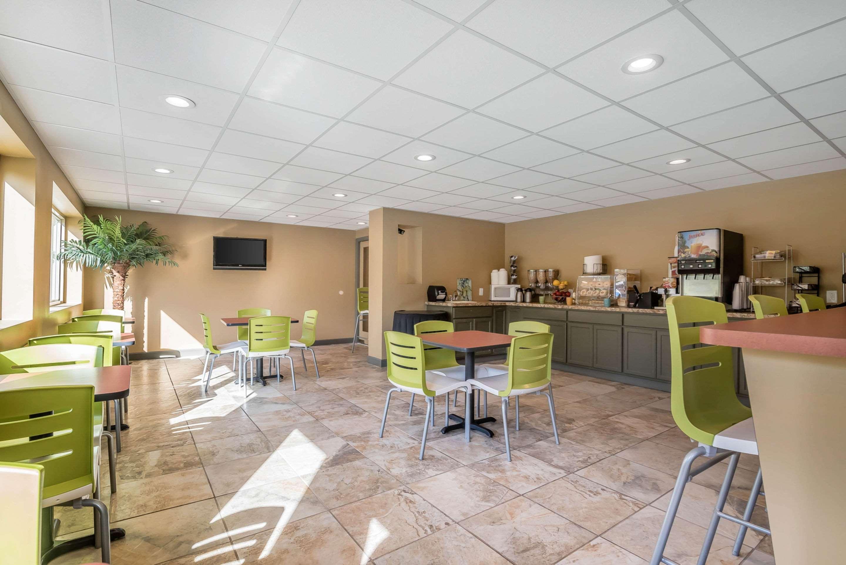 Hotel Econo &