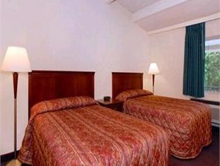 Hotel Econo & *