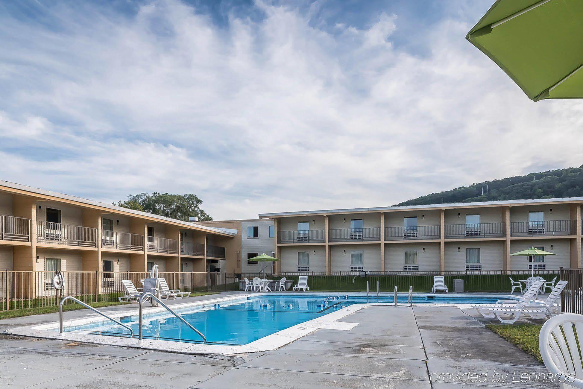 Econo & Hotel *