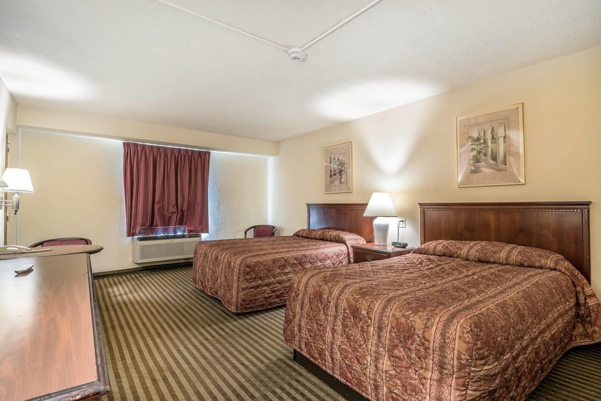 Econo & Hotel