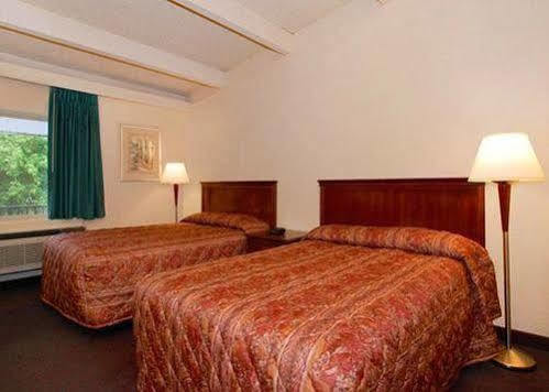 Hotel Econo & *