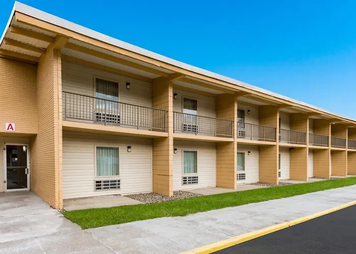 Econo Lodge Inn & Suites