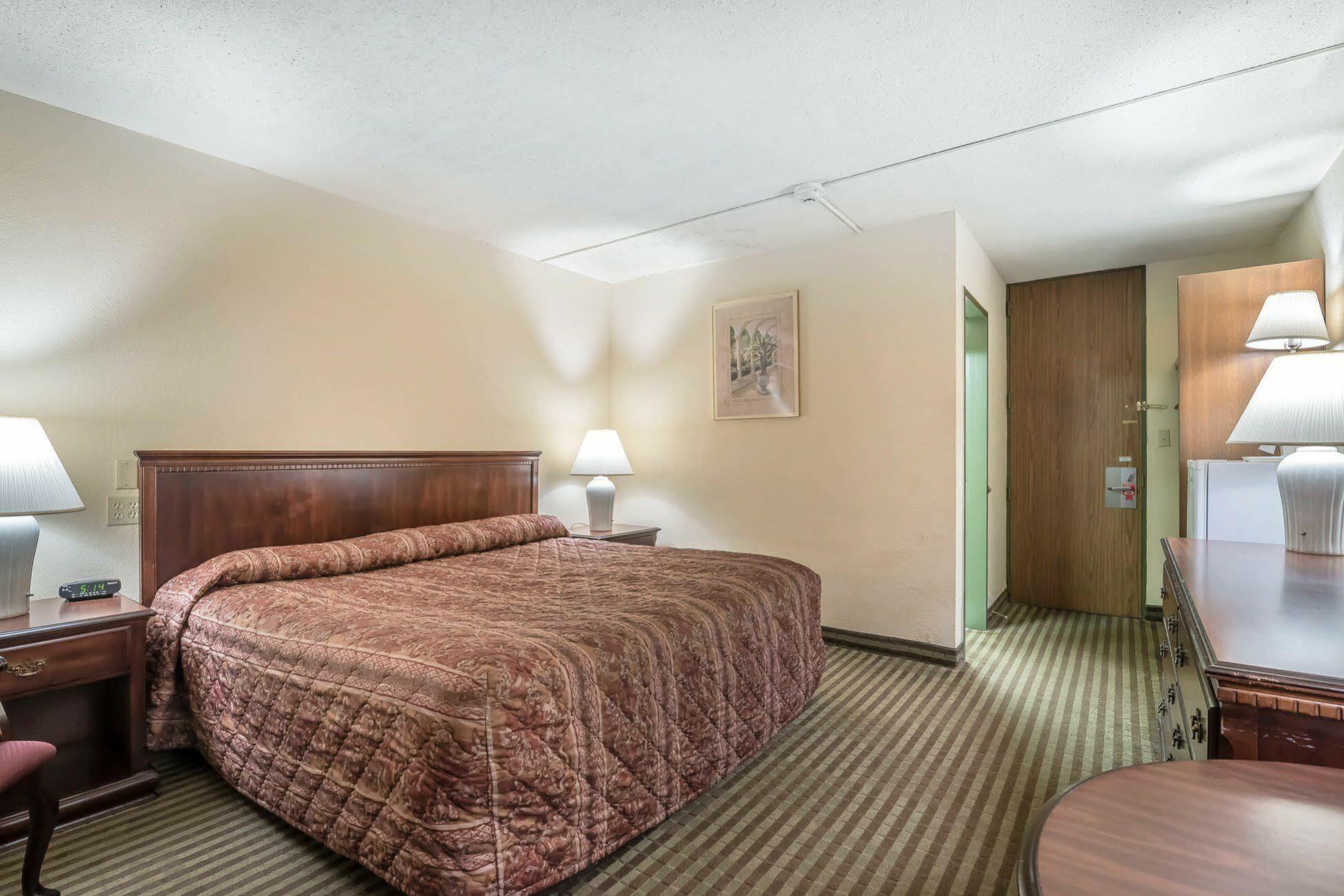 Econo & Hotel *